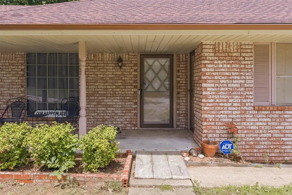 Photo 2 — 113 Circle Drive, Davis, OK 73030
