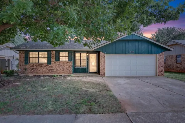 Photo 4 — 644 W Forster Drive, Mustang, OK 73064