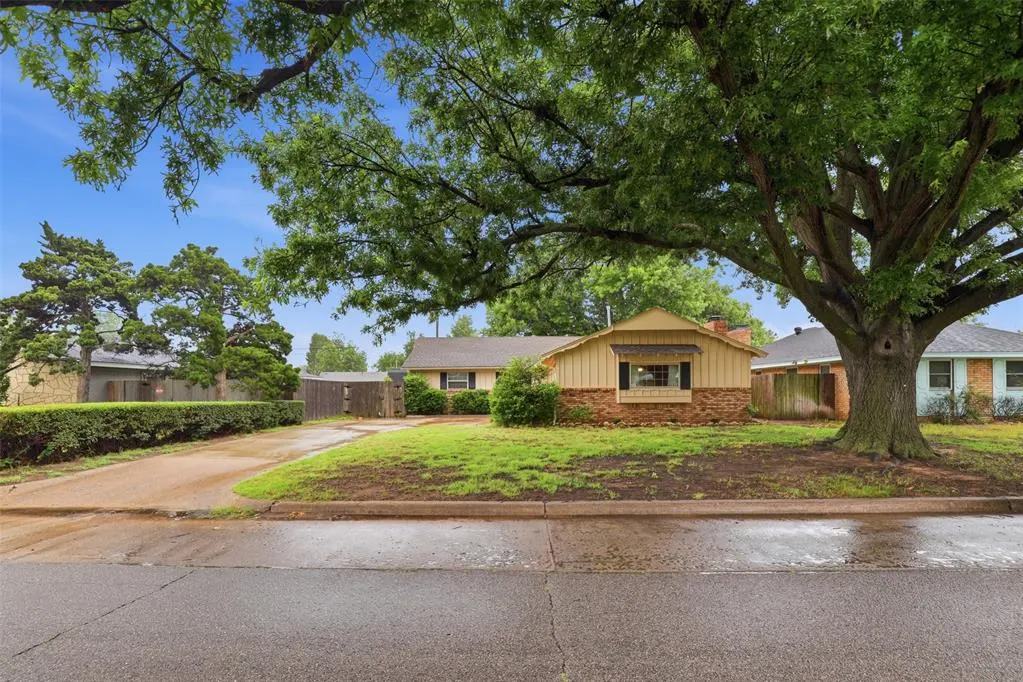 Photo 2 — 7704 NW 30th Street, Bethany, OK 73008