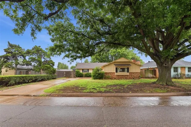Photo 2 — 7704 NW 30th Street, Bethany, OK 73008