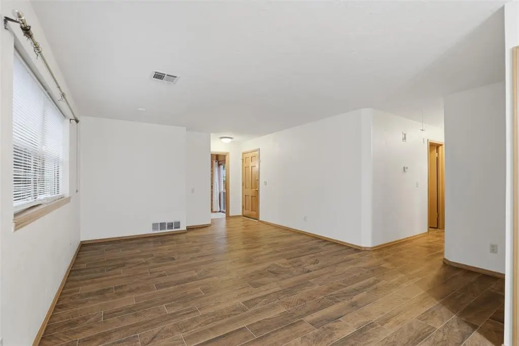 Photo 7 — 7704 NW 30th Street, Bethany, OK 73008