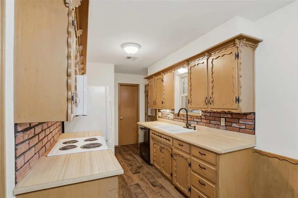 Photo 9 — 7704 NW 30th Street, Bethany, OK 73008