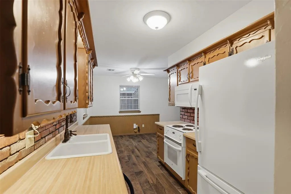 Photo 11 — 7704 NW 30th Street, Bethany, OK 73008