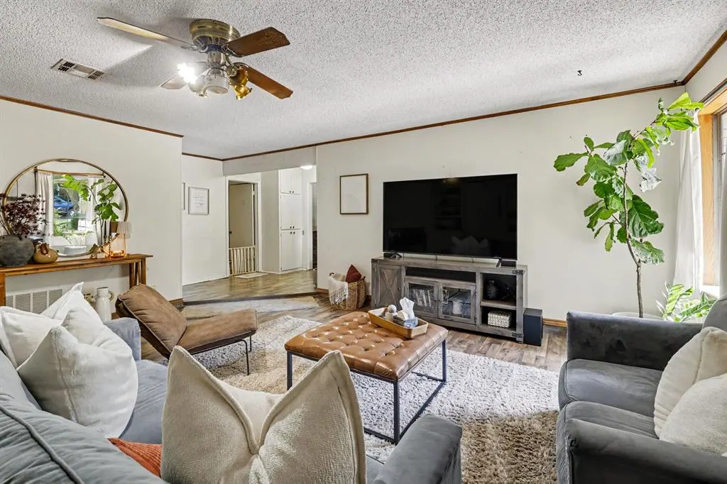 Photo 6 — 5904 N College Street, Warr Acres, OK 73122