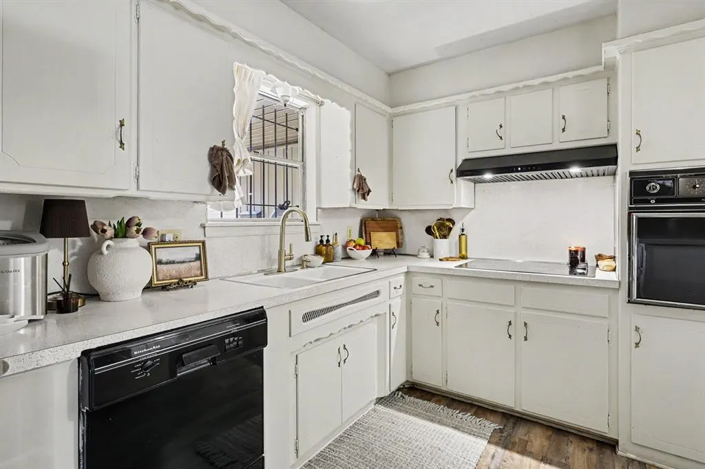 Photo 8 — 5904 N College Street, Warr Acres, OK 73122