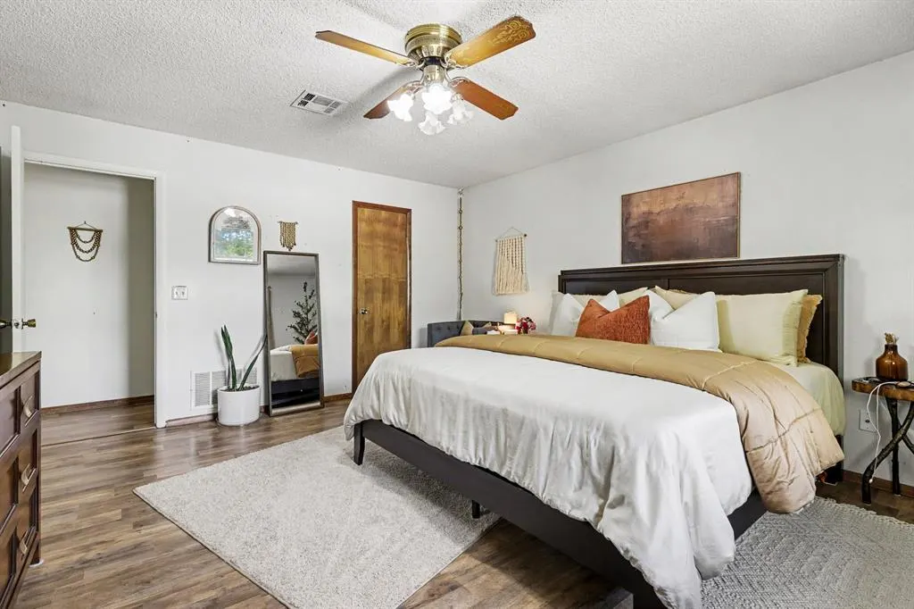 Photo 10 — 5904 N College Street, Warr Acres, OK 73122