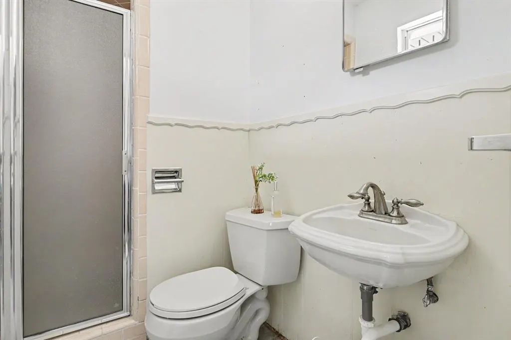 Photo 15 — 5904 N College Street, Warr Acres, OK 73122