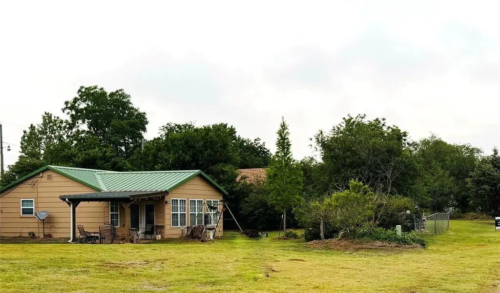 Front exterior — 420 S Marilyn, Fort Cobb, OK 73038