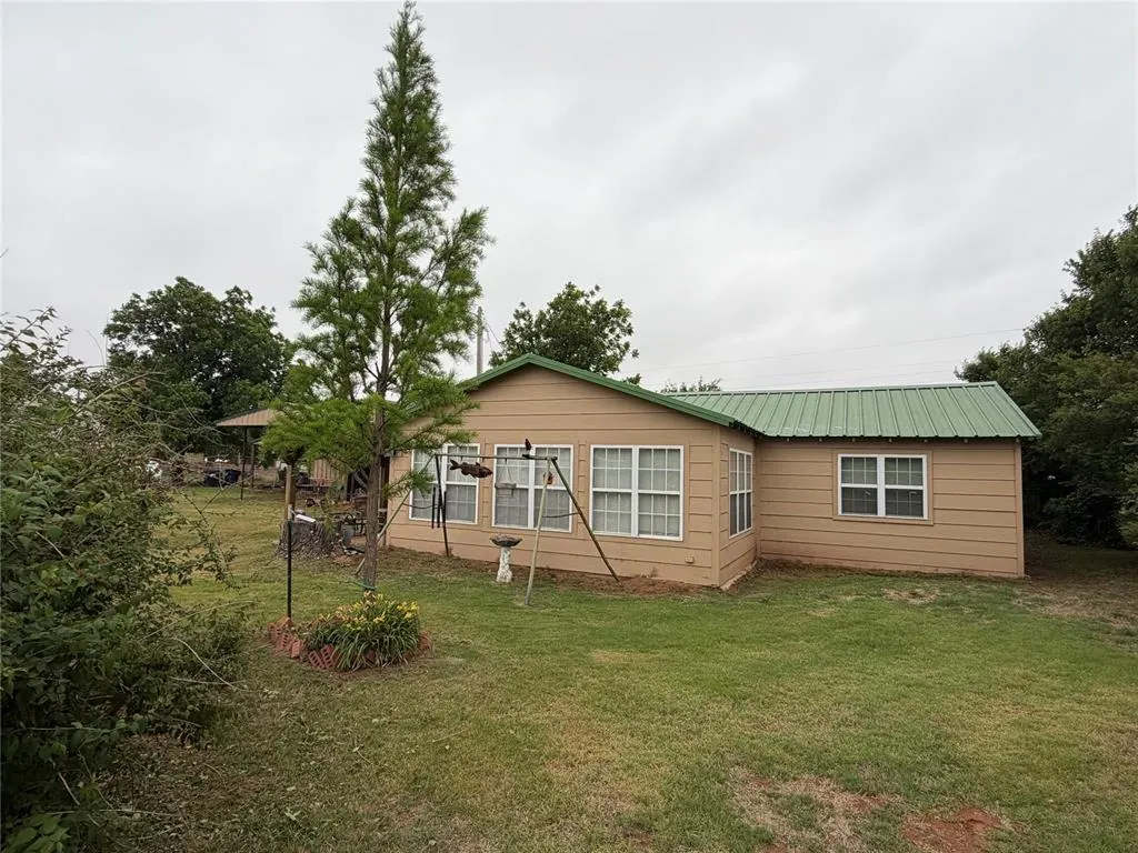 Photo 3 — 420 S Marilyn, Fort Cobb, OK 73038