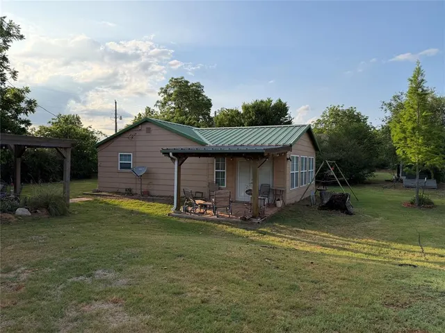 Photo 4 — 420 S Marilyn, Fort Cobb, OK 73038