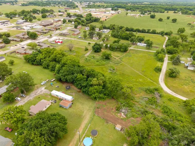 Photo 7 — 6th Street, Prague, OK 74864