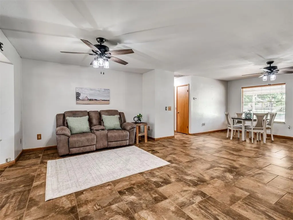 Photo 6 — 703 W Adams Street, Crescent, OK 73028
