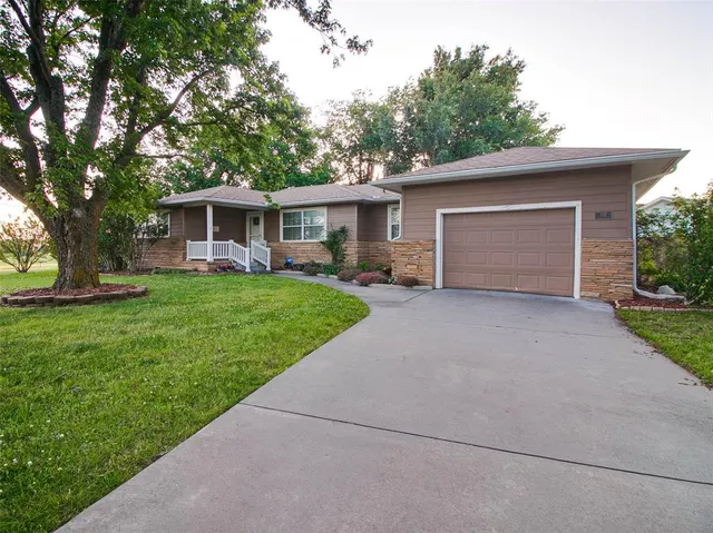 Photo 2 — 102 Sooner Drive, Stroud, OK 74079