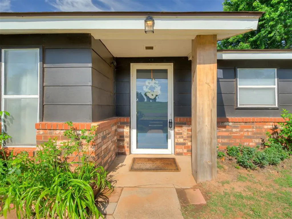 Photo 3 — 2031 Ken's Circle, Crescent, OK 73028