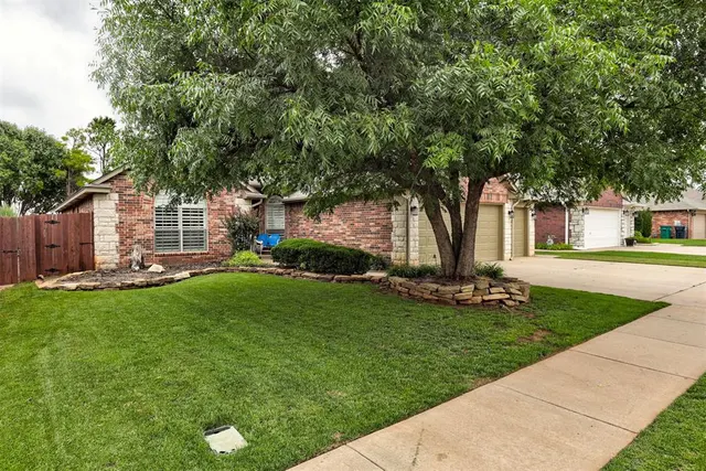 Photo 3 — 16120 Rim Road, Edmond, OK 73013