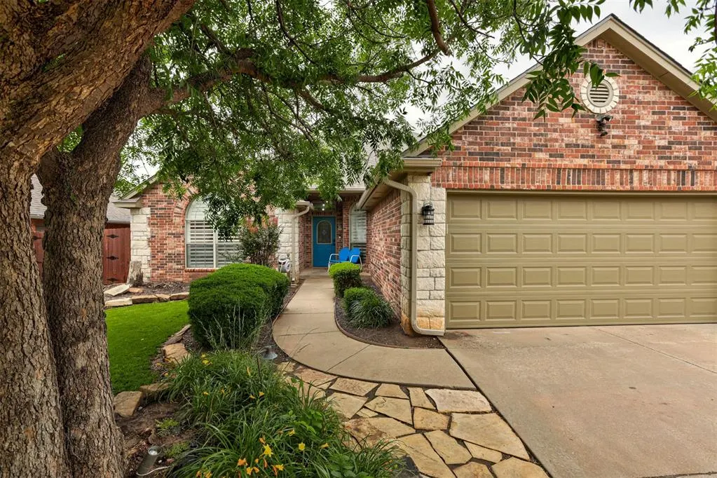 Front exterior — 16120 Rim Road, Edmond, OK 73013