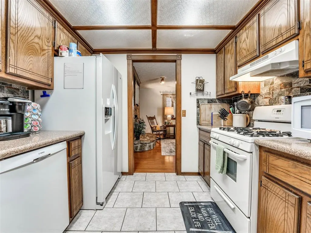 Photo 11 — 12000 SW 7th Street, Yukon, OK 73099
