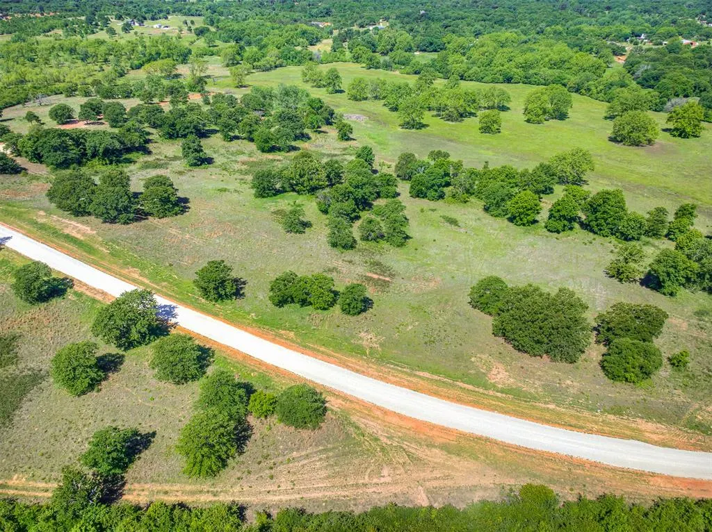 Photo 2 — 3704 Baxter Lane, Norman, OK 73026