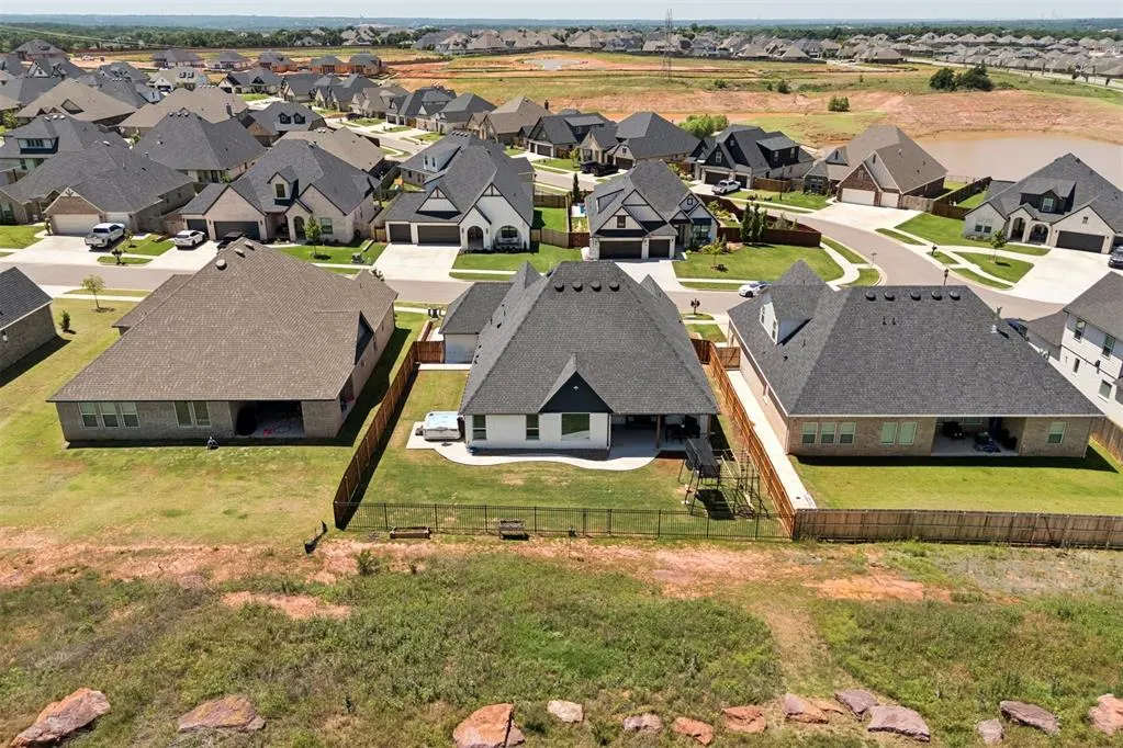 Photo 2 — 8701 Beechgrove Drive, Arcadia, OK 73007