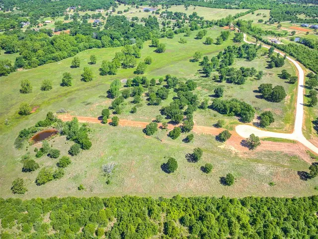 Photo 3 — 3708 Baxter Lane, Norman, OK 73026