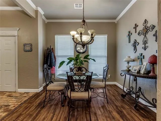 Photo 4 — 324 E Charlotte Terrace, Mustang, OK 73064