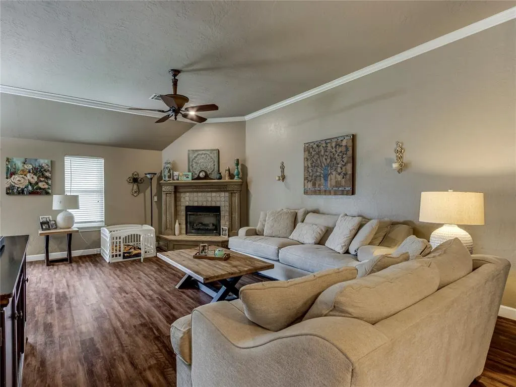 Photo 5 — 324 E Charlotte Terrace, Mustang, OK 73064