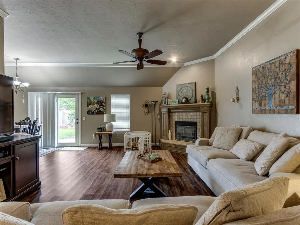 Photo 6 — 324 E Charlotte Terrace, Mustang, OK 73064