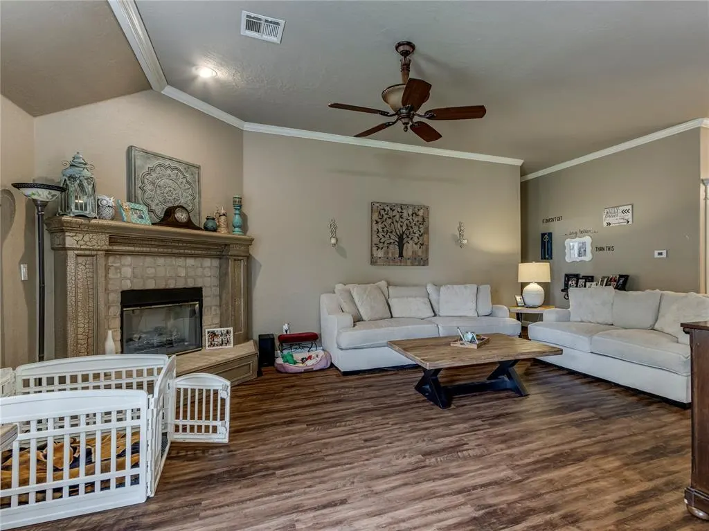 Photo 7 — 324 E Charlotte Terrace, Mustang, OK 73064