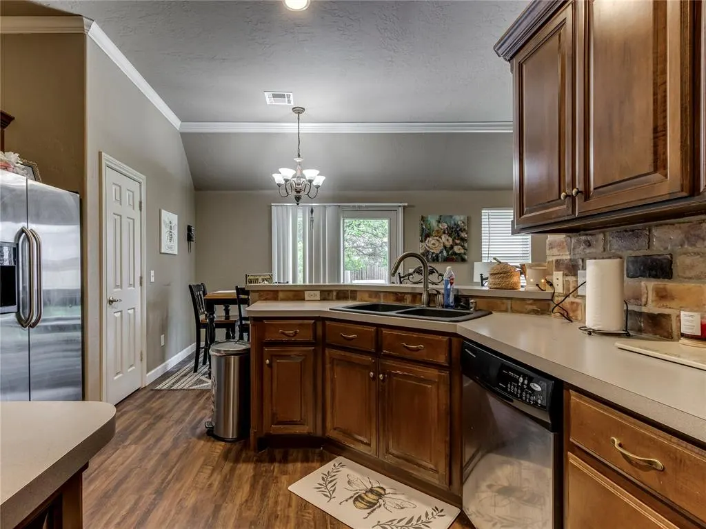 Photo 13 — 324 E Charlotte Terrace, Mustang, OK 73064