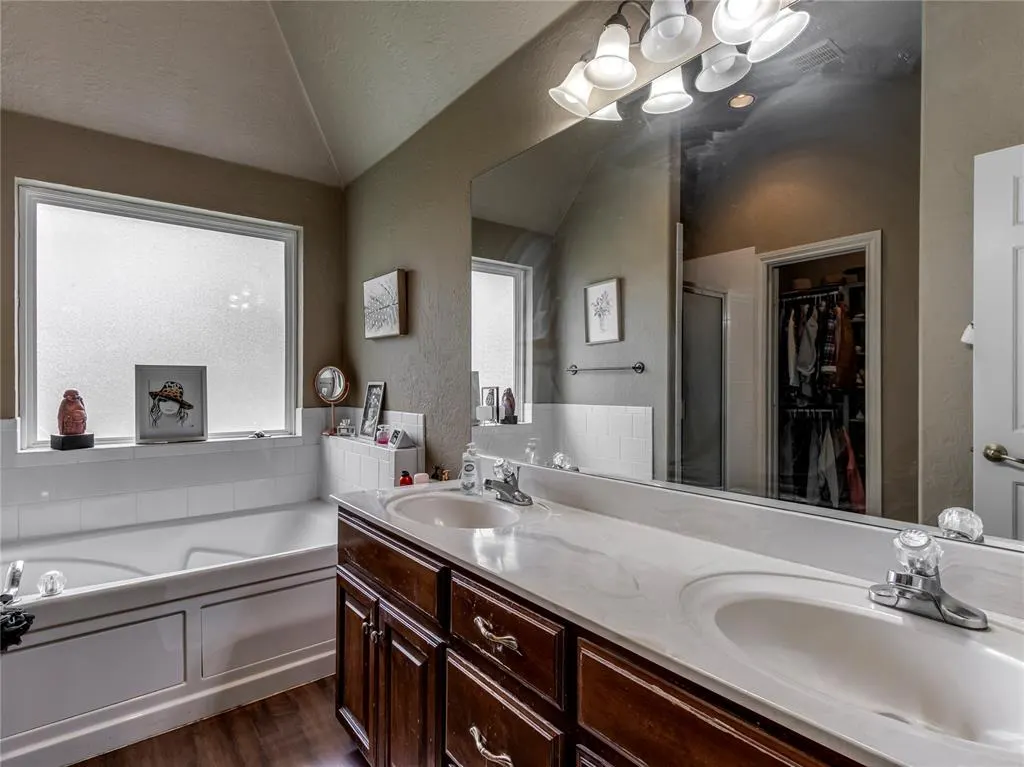 Photo 17 — 324 E Charlotte Terrace, Mustang, OK 73064