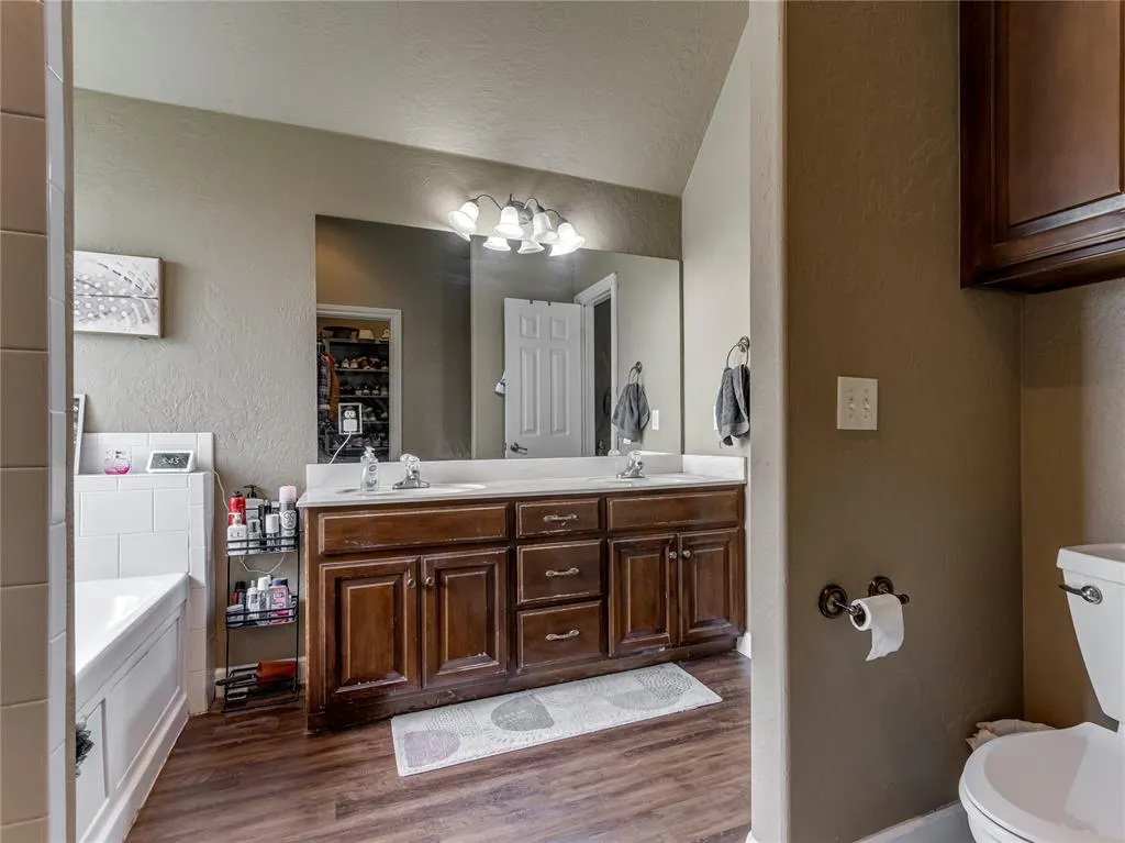 Photo 19 — 324 E Charlotte Terrace, Mustang, OK 73064