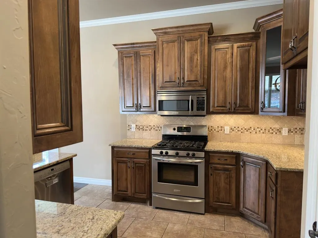 Photo 8 — 7620 Harold Drive, Yukon, OK 73099