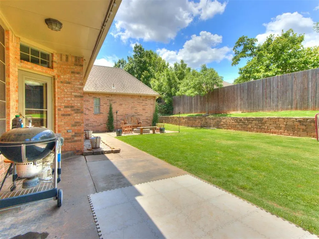 Photo 2 — 1817 Olde Depot Drive, Edmond, OK 73034
