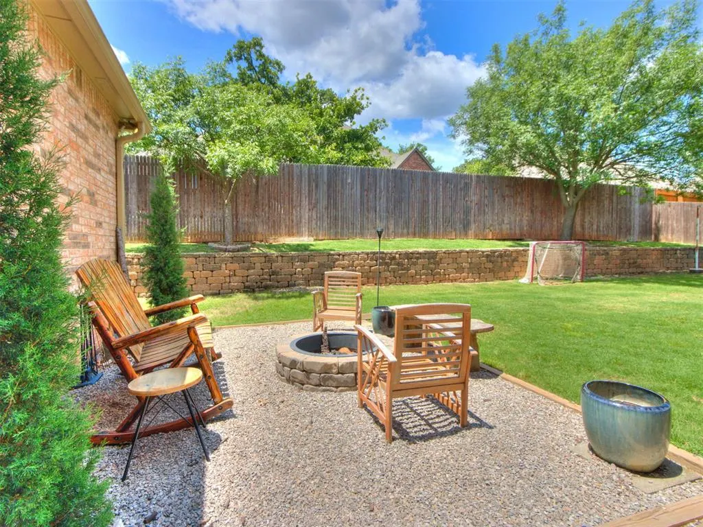 Photo 3 — 1817 Olde Depot Drive, Edmond, OK 73034
