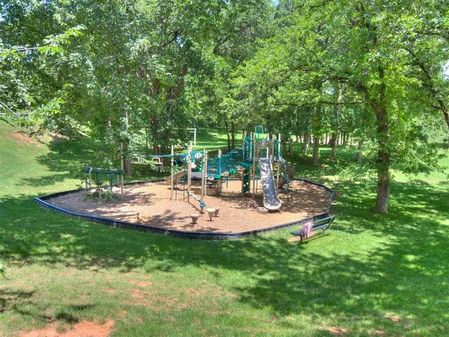 Photo 5 — 1817 Olde Depot Drive, Edmond, OK 73034