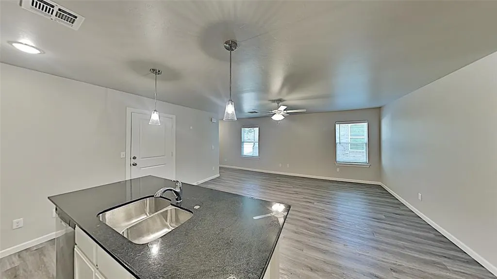 Photo 7 — 11203 Burnham Avenue, Oklahoma City, OK 73114