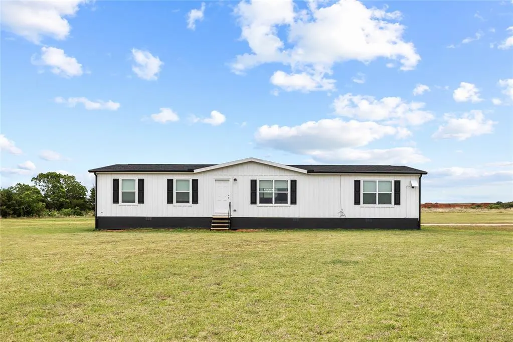 Front exterior — 260267 E 680 Road, Hitchcock, OK 73744
