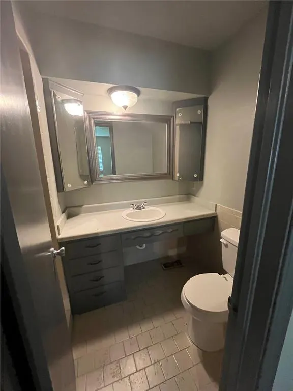 Photo 2 — 3604 N Willow Springs Drive, Oklahoma City, OK 73112