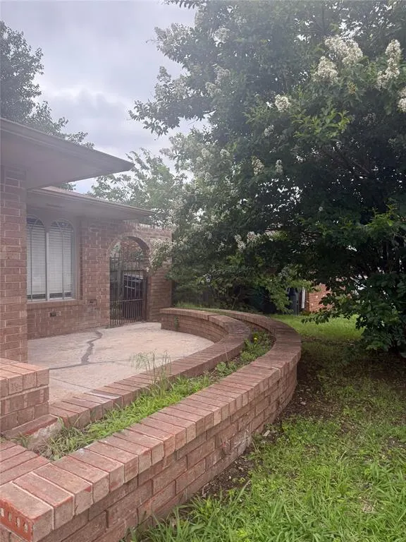 Photo 8 — 3604 N Willow Springs Drive, Oklahoma City, OK 73112