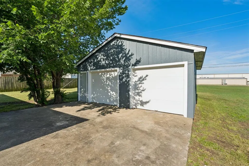 Photo 22 — 118 S Clark Street, Meeker, OK 74855