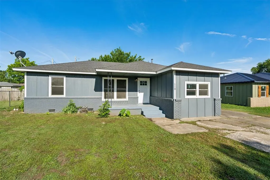 Photo 2 — 118 S Clark Street, Meeker, OK 74855