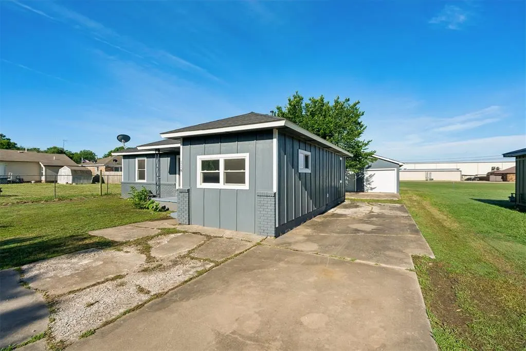 Photo 21 — 118 S Clark Street, Meeker, OK 74855