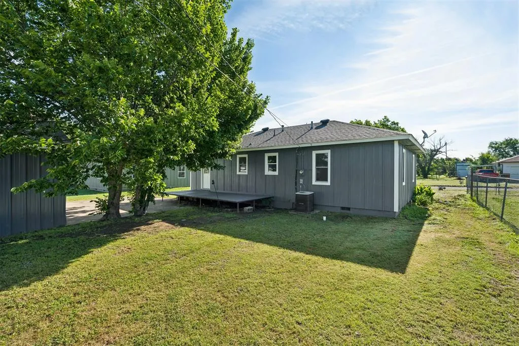 Photo 24 — 118 S Clark Street, Meeker, OK 74855