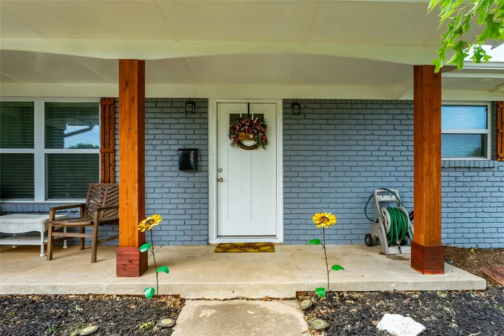 Photo 4 — 913 SW 6th Street, Moore, OK 73160
