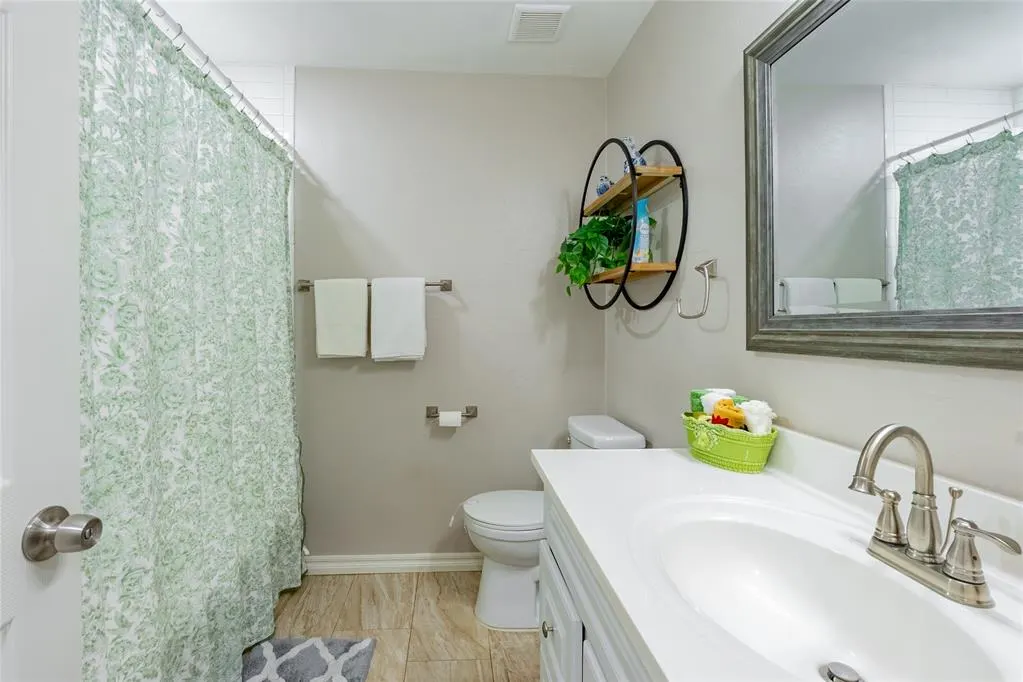Photo 13 — 913 SW 6th Street, Moore, OK 73160