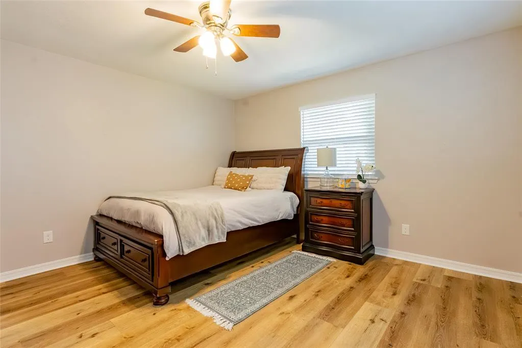 Photo 16 — 913 SW 6th Street, Moore, OK 73160