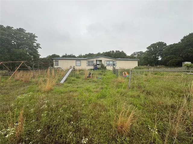 Photo 2 — 21210 E Cottonwood Circle, Luther, OK 73054