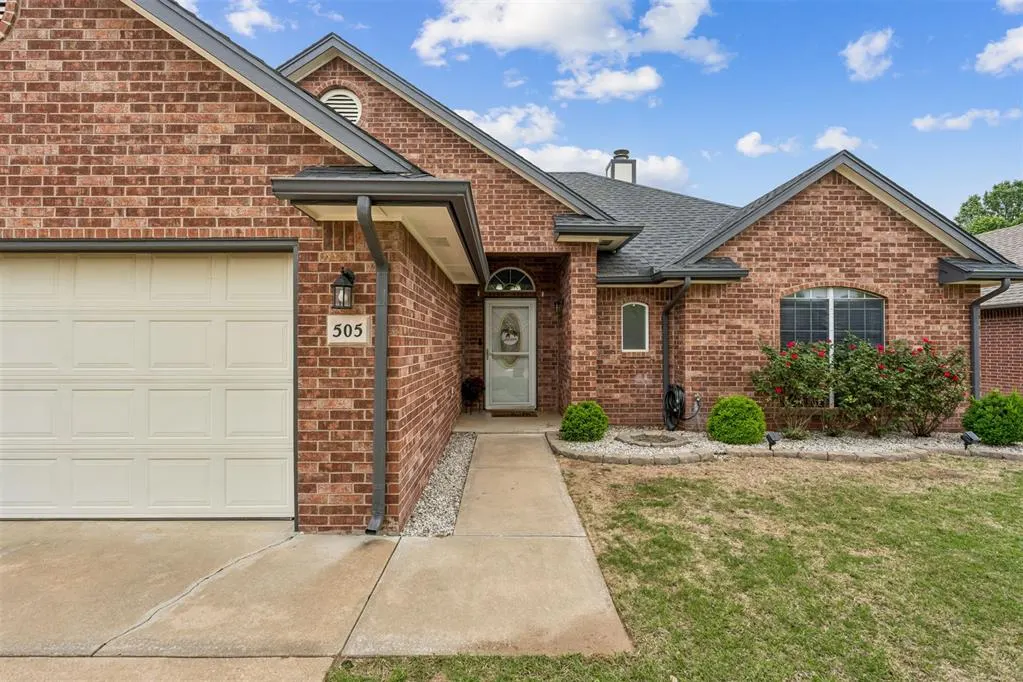 Photo 2 — 505 Oakdale Drive, Enid, OK 73703