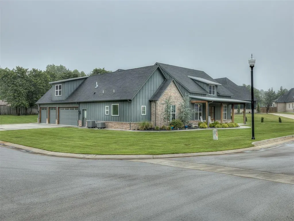 Photo 2 — 1880 Shaylee Lane, Choctaw, OK 73020
