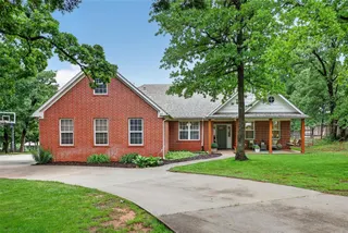 Sold home at 413 Sherwood Lane